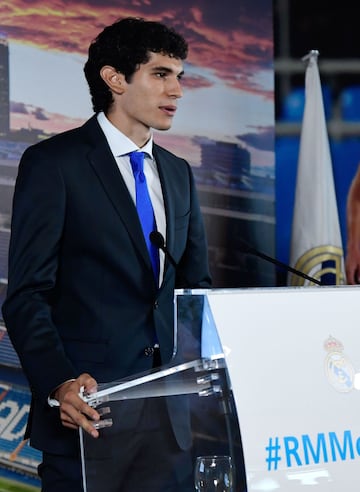 Jesús Vallejo presenta a su novia, María Delgado, en Instagram