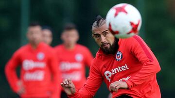 Vidal ensaya el disparo en el &uacute;ltimo entrenamiento.