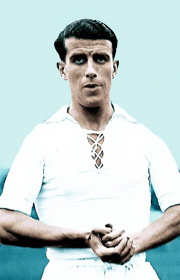 Vistió la camiseta del Alavés durante dos temporadas entre 1930 y 1932. Jugó cuatro temporadas con el Real Madrid (1935-36 y desde 1939 hasta 1942).