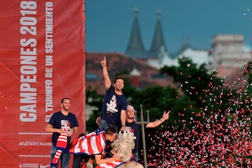Gabi, Godín, Torres y Koke en Neptuno para celebrar la Europa League de 2018.