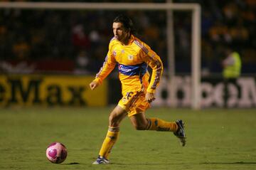 El 'Kikín' tuvo un corto paso en Europa con el Benfica. Para el 2007 se convirtió en refuerzo de Tigres y se retiro en Atlante.