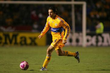 El 'Kikín' tuvo un corto paso en Europa con el Benfica. Para el 2007 se convirtió en refuerzo de Tigres y se retiro en Atlante. 