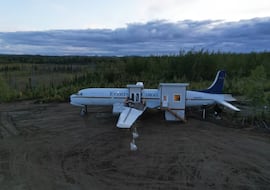 Un piloto encuentra el “cadáver” de un avión, lo convierte en un piso de lujo y se monta su negocio del siglo