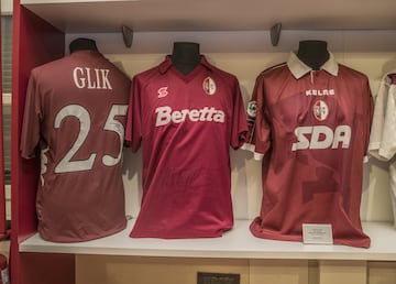 El museo del Torino está en Grugliasco, a las afueras de Turín. Es una joya y son los voluntarios los que lo mantienen en pie. Ocupa una gran mansión y en las dos plantas uno se hace a la idea de lo que es este club. 