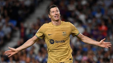 Barcelona's Polish forward Robert Lewandowski celebrates scoring his team's third goal during the Spanish League football match between Real Sociedad and FC Barcelona at the Anoeta stadium in San Sebastian on August 21, 2022. (Photo by Ander GILLENEA / AFP)