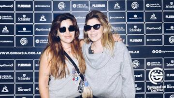 Dalma y Gianinna fueron a alentar al Lobo de Diego Maradona contra River