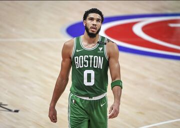 Estadísticas 2020-21: 26 puntos, 7,1 rebotes, 4,6 asistencias. En un año por ahora discreto de los Celtics, Tatum si sigue asentando como uno de los anotadores más letales y elegantes de toda la NBA. Pura seda.