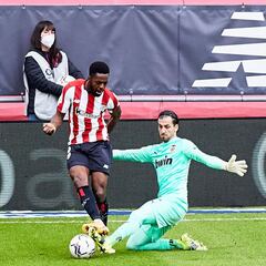 "Me ha tocado que me pongan contra la pared y me cacheen"