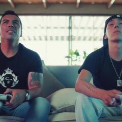 Pailita y Esteban Paredes se unen para hacer un llamativo anuncio