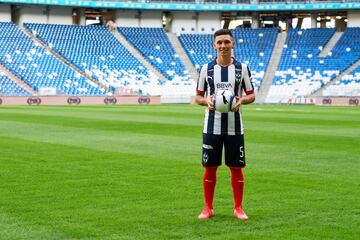 Rayados hizo uno de los fichajes 'bomba' con la incorporación del mediocampista argentino de 26 años, quien llegó a Monterrey procedente del Zenit ruso. Ya hizo su debut con 'La Pandilla' en la Copa MX y lamentablemente salió lesionado, aunque no sería de gravedad.