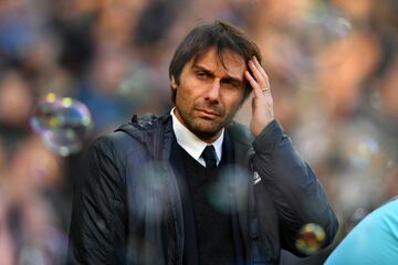 Antonio Conte, Manager of Chelsea looks on prior to the Premier League match between West Ham United and Chelsea at London Stadium on December 9, 2017 in London, England. 