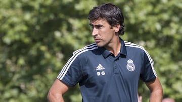 Raúl gana su primer trofeo como entrenador ante el Barcelona