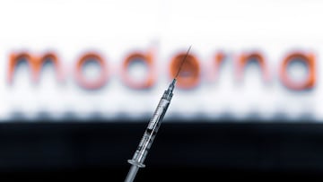 FILE PHOTO: Coronavirus: On November 16, 2020, US biotech company Moderna announced a vaccine against COVID-19 that is 94.5% effective. Montreal, November 16, 2020./File Photo