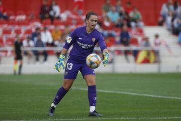 Una de las principales líneas a reforzar en el futuro Real Madrid Femenino es la portería. Entre las opciones que se barajan es la balear Cata Coll, cedida por el Barça en el Sevilla. Sin sitio en el club azulgrana, donde Paños es dueña absoluta de la titularidad, la joven guardameta (18 años) es una de jugadoras españolas con mayor proyección en esta demarcación. 
