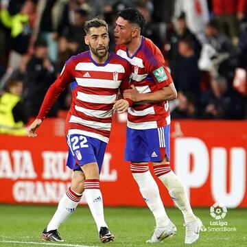 Es de los jugadores que tienes que vigilar todo el partido. As¨ª lo demostr¨® rescatando un punto para el equipo granadino, en el tiempo a?adido.