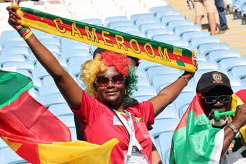 Los aficionados de la selección africana están siendo unos de los más animados y coloridos de todo en el Mundial en la grada. Hoy han llenado de color el Al Janoub Stadium en el duelo frente a Serbia.