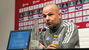 Paco López durante la rueda de prensa.