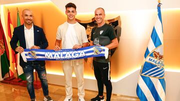 Andrés Caro posa con Manolo Gaspar y Duda.