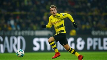 Soccer Football - Bundesliga - Borussia Dortmund vs Hamburger SV - Signal Iduna Park, Dortmund, Germany - February 10, 2018 Borussia Dortmund’s Mario Gotze in action REUTERS/Leon Kuegeler DFL RULES TO LIMIT THE ONLINE USAGE DURING MATC