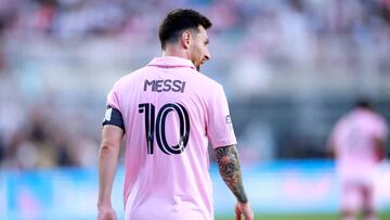 FORT LAUDERDALE, FLORIDA - JULY 25: Lionel Messi #10 of Inter Miami CF looks on in the first half during the Leagues Cup 2023 match between Inter Miami CF and Atlanta United at DRV PNK Stadium on July 25, 2023 in Fort Lauderdale, Florida. (Photo by Hector Vivas/Getty Images)