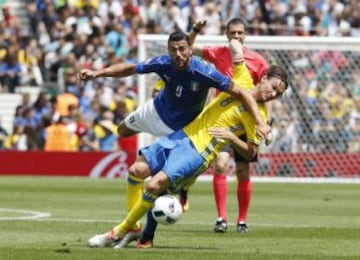 Albin Ekdal y Graziano Pelle.