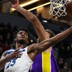 Jimmy Butler es "baja indefinida" tras ser operado con éxito