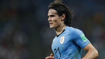 Cavani se retiró del partido por lesión.