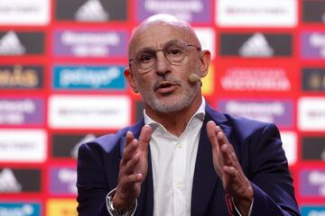 "Para estar en la selecci車n hay que tener calidad y otra rendimiento, valoraremos en cada momento. Esto no tiene nada que ver con un club, aqu赤 un mal d赤a te manda a casa, por lo tanto nuestro trabajo es llevar a los jugadores y para ese partido en concreto aquellos futbolistas que est芍n mejor".