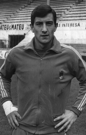 Jugó con la Real Sociedad desde 1973 a 1976