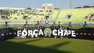 El polémico gesto de jugador de Wanderers en homenaje al Chape