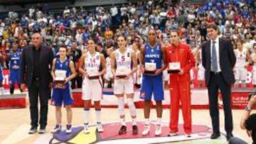 El Quinteto Ideal del Eurobasket (I-D): C&eacute;line Dumerc, Ana Dabovic, Sonja Petrovic, Sabrine Gruda y Alba Torrens.