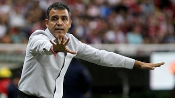 Guadalajara's coach Ricardo Cadena gestures during the Mexican Apertura football tournament match against Monterrey at the Akron stadium in Guadalajara, Jalisco State, Mexico, August 23, 2022. (Photo by Ulises RUIZ / AFP)