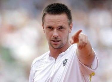 Robin Söderling se vistió de verdugo y resolvió la ecuación