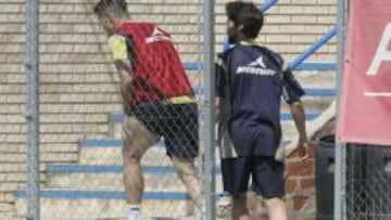 Jaime Romero se ha retirado esta mañana del entrenamiento por unas molestias musculares.