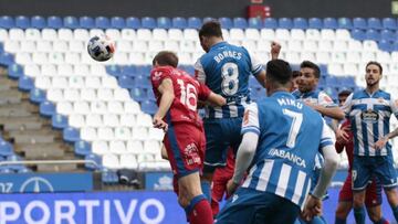 Una jugada del Deportivo-Numancia disputado en Riazor.