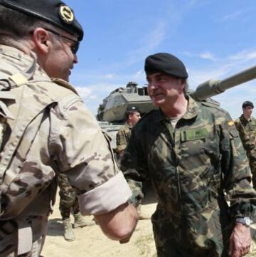 Carlos Sainz en la Brigada Acorazada Guadarrama XII en el Goloso.