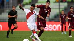 Peru&#039;s Christian Cueva (L) and Venezuela&#039;s Nahuel Ferraresi vie for the ball during the South American qualification football match for the FIFA World Cup Qatar 2022, at the UCV Olympic Stadium in Caracas on November 16, 2021. (Photo by Federico