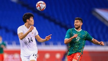 (L-R) Takehiro Tomiyasu of Japan and Henry Martin of Mexico during the match Mexico vs Japan, Corresponding to the Mens Bronze Medal Match, at the XXXII Tokyo 2020 Olympic Games, at Saitama Stadium, on August 06, 2021.
<br><br>
(I-.D), Takehiro Tomiyasu de Japan y Henry Martin de Mexico durante el partido Mexico vs Japon, correspondiente al Partido por la Medalla de Bronce Masculina, en los XXXII Juegos Olímpicos Tokio 2020, en el Estadio Saitama, el 6 de agosto de 2021.
