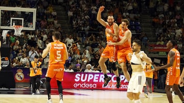 28/09/25 BALONCESTO SUPERCOPA ENDESA FINAL
REAL MADRID - VALENCIA
FIN DE PARTIDO ALEGRIA CELEBRACION CAMPEONES
