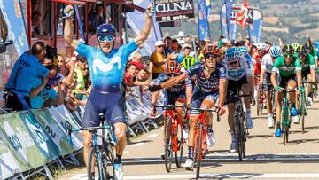 ***VERSI&Oacute;N CORREGIDA*** GRAF4244. BURGOS, 10/08/2018.- El ciclista Carlos Barbero (i), del equipo Movistar, se impone en la cuarta etapa de la Vuelta a Burgos disputada entre el Monasterio de San Pedro de Carde&ntilde;a y la Ciudad Romana de Clunia