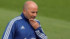 MUN01 BRONNITSY (MOSC&Uacute;), 19/06/2018.- El entrenador de la selecci&oacute;n de Argentina, Jorge Sampaoli, durante el entrenamiento que el equipo albiceleste ha realizado esta ma&ntilde;ana en Bronnitsy, Rusia, hoy, 20 de junio de 2018. Argentina se enfrentar&aacute; a Croacia el pr&oacute;ximo jueves en su correspondiente partido de la primera fase del Mundial de Rusia 2018. EFE/Alberto Est&eacute;vez