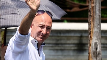 Cagdas Halicilar, look-alike of Amazon founder Jeff Bezos, waves outside Aman Venice Hotel, ahead of the expected wedding of Jeff Bezos and Lauren Sanchez, in Venice, Italy, June 26, 2025. REUTERS/Yara Nardi