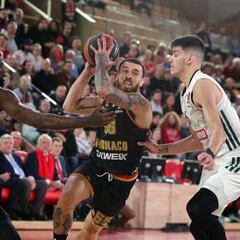 Mike James, suspendido por salir de fiesta con Dwayne Bacon