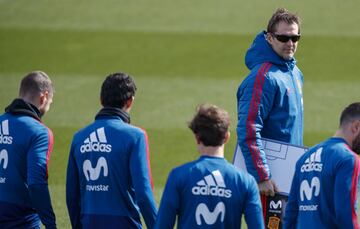 Julen Lopetegui preparando el partido frente a Alemania. 