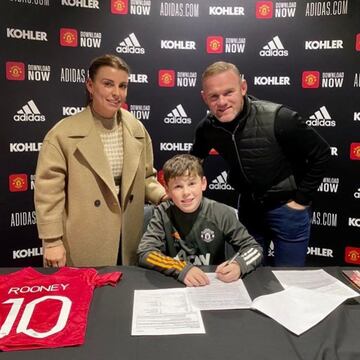 La familia Rooney, posando el día que Kai, de 11 años, se une a la academia del Manchester United.