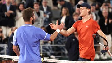 Italy's Jannik Sinner shakes hands with France's Corentin Moutet (L) after winning the men's singles round of sixteen match against B on Court Philippe-Chatrier on day eight of the French Open tennis tournament at the Roland Garros Complex in Paris on June 2, 2024. (Photo by ALAIN JOCARD / AFP)