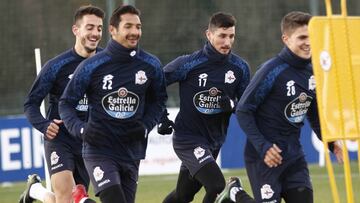 Borja Valle en el grupo de entrenamiento.