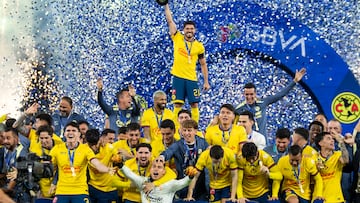 AME5668. MONTERREY (MÉXICO), 15/12/2024.- Los jugadores del América celebran al coronarse campeones del Torneo Apertura 2024 tras vencer en el partido de vuelta de la final a Monterrey, este domingo en el estadio BBVA, en Monterrey (México). EFE/ Miguel Sierra
