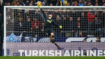Oblak evita un gol del Espanyol.