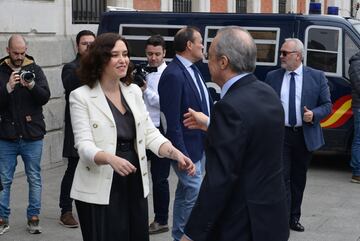 La presidenta de la Comunidad, Isabel Díaz Ayuso, recibe a Florentino Pérez. 